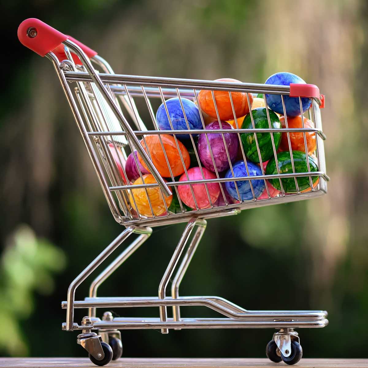 Einkaufswagen mit Eiern