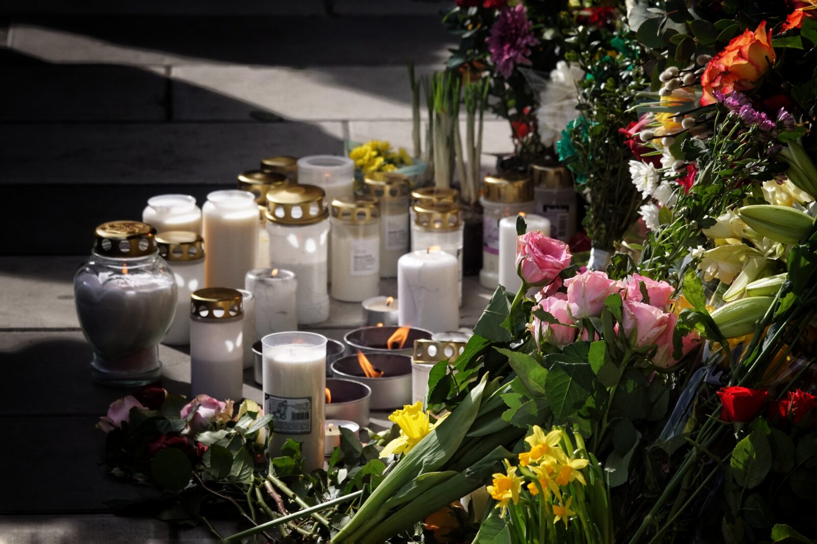 Allerheiligen in Polen, Wszystkich Świętych Polen, Feiertage Polen 1. November, Allerheiligen Traditionen Polen, katholische Feiertage Polen, Allerheiligen Friedhof Polen, wie feiert Polen Allerheiligen, Bräuche und Traditionen zu Allerheiligen in Polen, Friedhofsbesuche Allerheiligen Polen, Kerzen und Blumen Allerheiligen Polen, Geschichte und Bedeutung Allerheiligen Polen, Unterschied Allerheiligen und Allerseelen Polen, polnische Erinnerungskultur Allerheiligen, Totengedenken Polen, katholisches Hochfest Allerheiligen, Grablichter Allerheiligen Polen, Feiertage in Polen November, Traditionen zum Totengedenken in Polen, Polen, Allerheiligen, 1. November, 1. November in Polen,