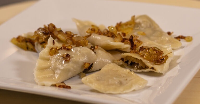 Weihnachtliche Piroggen mit Sauerkraut und Pilzen – Rezept und ...