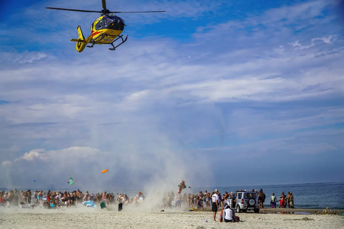 Polizeri am Strand