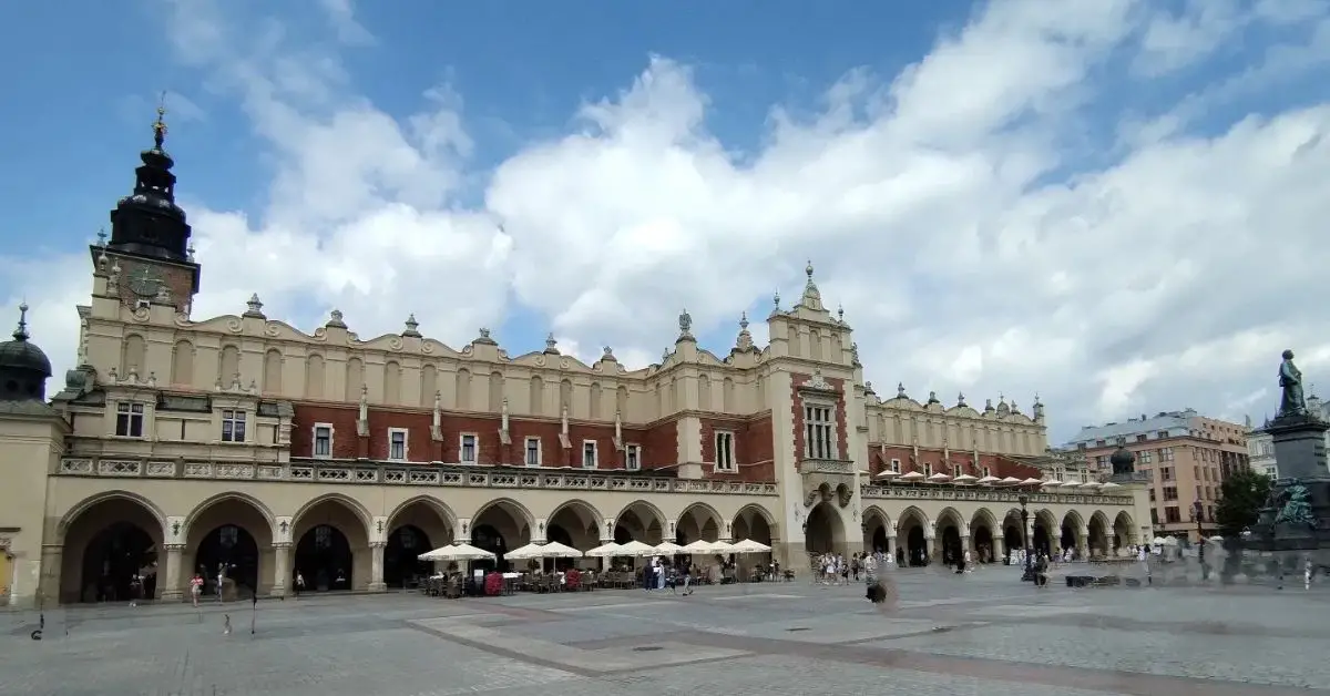 Tuchhallen in Krakau, krakauer Tuchhallen, Lampen der krkauer Tuchhallen, Gaslampen in Krakau