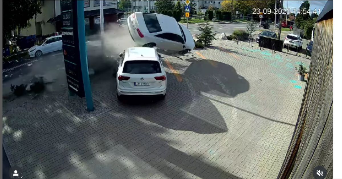 unfall in breslau, auto fliegt, fliegendes auto, verkehrsmeldung