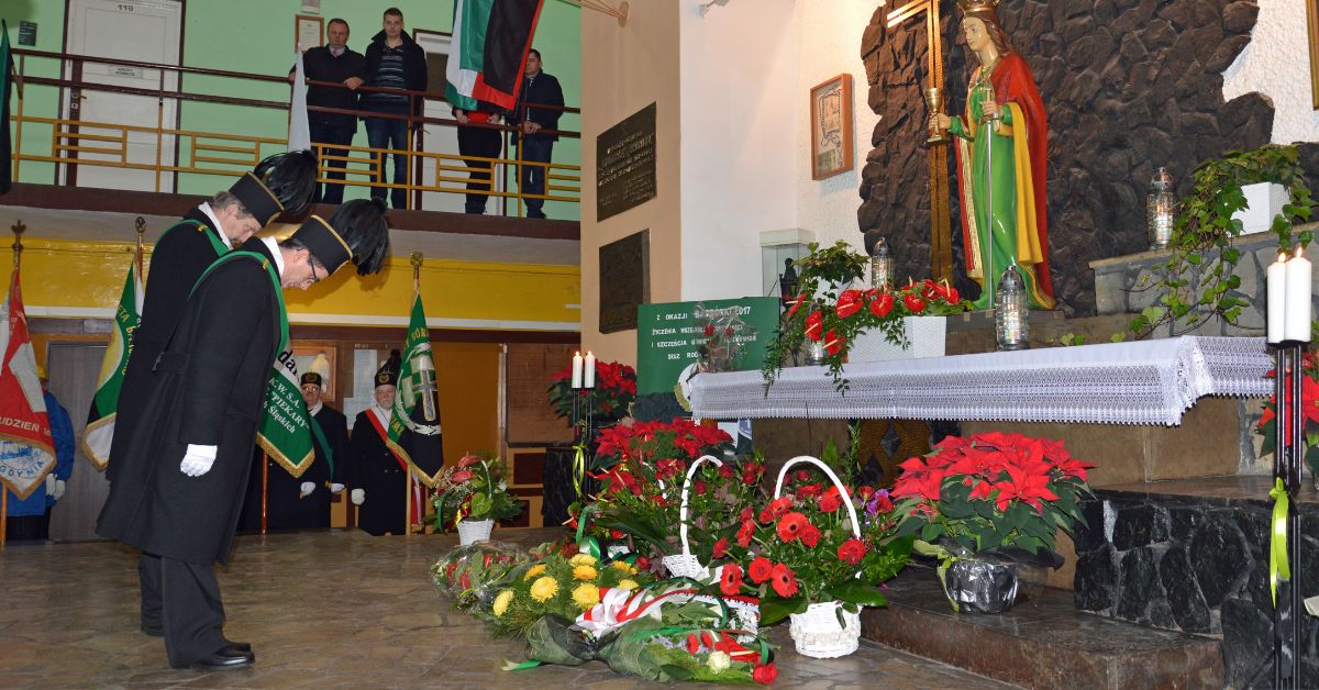 Barbórka, Heilige Barbara Polen, Bergmannsfest Polen, Oberschlesien Traditionen, Bergbau Tradition Polen, Nikiszowiec Barbórka, Bergleute Feier Polen, Polen Bergbaukultur, Barbórka feiern in Polen, 4. Dezember Heilige Barbara Feier, Bergmannsuniform Polen Tradition, Karczma Piwna Bergleute, Ledersprung Ritual Bergbau, Barbórka in Katowice erleben, Barbórka erleben, Barbaratag in Polen, Barbaratag in Polen erleben, Polen, Barbórka in Polen erleben, Barbórka in Polen,