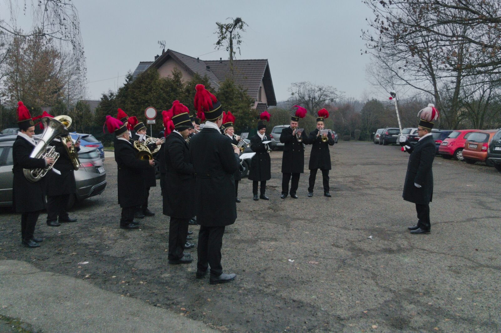 Barbórka, Heilige Barbara Polen, Bergmannsfest Polen, Oberschlesien Traditionen, Bergbau Tradition Polen, Nikiszowiec Barbórka, Bergleute Feier Polen, Polen Bergbaukultur, Barbórka feiern in Polen, 4. Dezember Heilige Barbara Feier, Bergmannsuniform Polen Tradition, Karczma Piwna Bergleute, Ledersprung Ritual Bergbau, Barbórka in Katowice erleben, Barbórka erleben, Barbaratag in Polen, Barbaratag in Polen erleben, Polen, Barbórka in Polen erleben, Barbórka in Polen, 