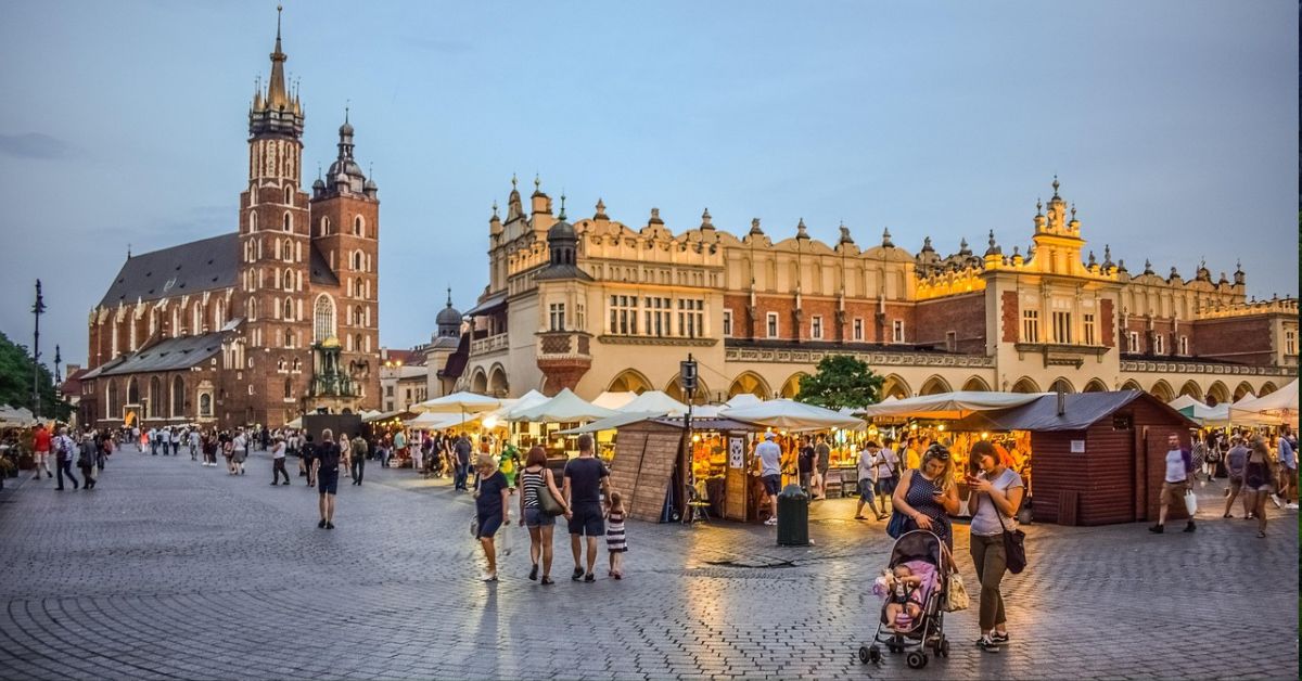 krakau, kraków, marktplatz, rynek glowny, tourismus, besuch, städtereise