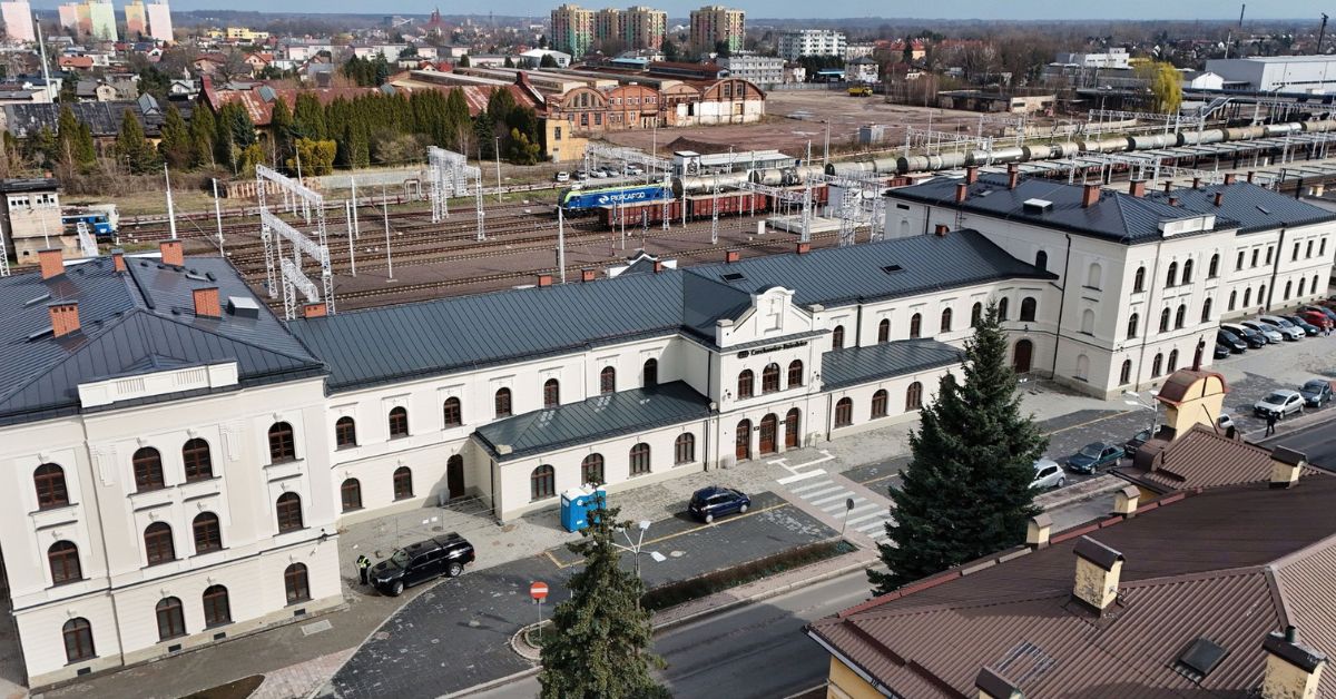 Bahnhof Polen Sanierung, Czechowice Dziedzice Bahnhof, Renovierung, historischer Bahnhof Polen, Infrastruktur Polen Bahn, Polen, Czechowice-Dziedzice, Bahnhof,