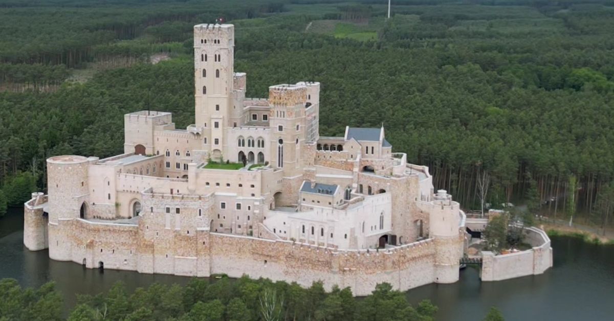 Schloss Stobnica, Stobnica Polen, mittelalterliche Stadt, Touristenattraktion Polen, Burg Stobnica, mittelalterliches Schloss, Sehenswürdigkeiten Großpolen, Apartments Schloss Stobnica, Polen, Schloss Stobnica besuchen, Attraktionen Schloss Stobnica,