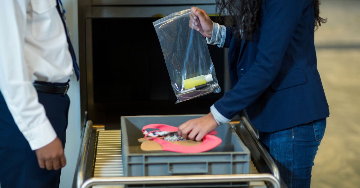 Flüssigkeitslimit Flughafen Polen, Handgepäck Flüssigkeiten Polen, Flughafen Rzeszów Jasionka, 3D Scanner Flughafen, 100 ml Regel abgeschafft, Flüssigkeiten im Handgepäck, Flugreisen Polen 2026, Sicherheitskontrolle Flughafen, neue Handgepäckregeln Polen, Reisen ab Rzeszów, Resche, Flughafen Resche, Rzeszów Flughafen,