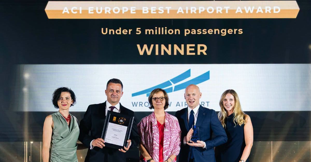 Flughafen Wrocław Breslau, bester Flughafen Europas 2025, ACI EUROPE Best Airport Award 2025, polnischer Flughafen ausgezeichnet, Flughafen Breslau Rekordpassagiere, Luftfahrt Polen, Wrocław Flughafen Preis, ACI World Flughafenaward, Flughafenranking Europa, Flughafen Wrocław Auszeichnung,