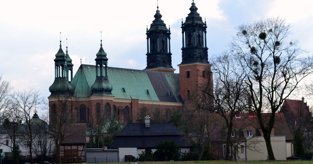Poznań Posen Aussichtspunkt, Posener Kathedrale, Domturm Poznań, Aussichtsplattform Poznań, Ostrów Tumski Dominsel, Sehenswürdigkeiten Poznań, Kathedrale Poznań, Aussichtsterrasse Polen, neue Attraktion Poznań, Besucherattraktionen Posen, Reisen nach Poznań, Aussicht über Poznań, Aussichtspunkt Posen,