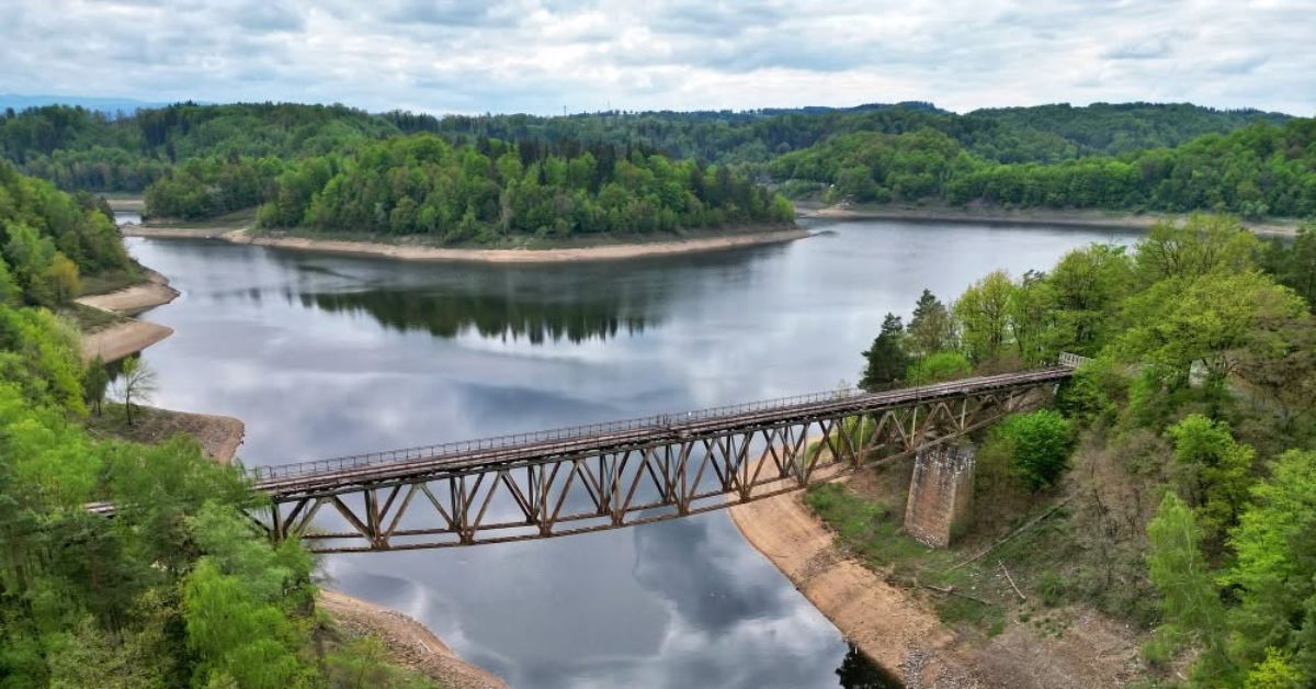 Bobertalsperre trockengelegt, Bobertalsperre leer, Bobertalsperre Sanierung, Stausee in Polen verschwindet, Niederschlesien Nachrichten, Bobertalsperre 2028, Talsperre in Polen, Wasser aus Stausee abgelassen, Seegrund sichtbar, Touristenattraktion Niederschlesien,