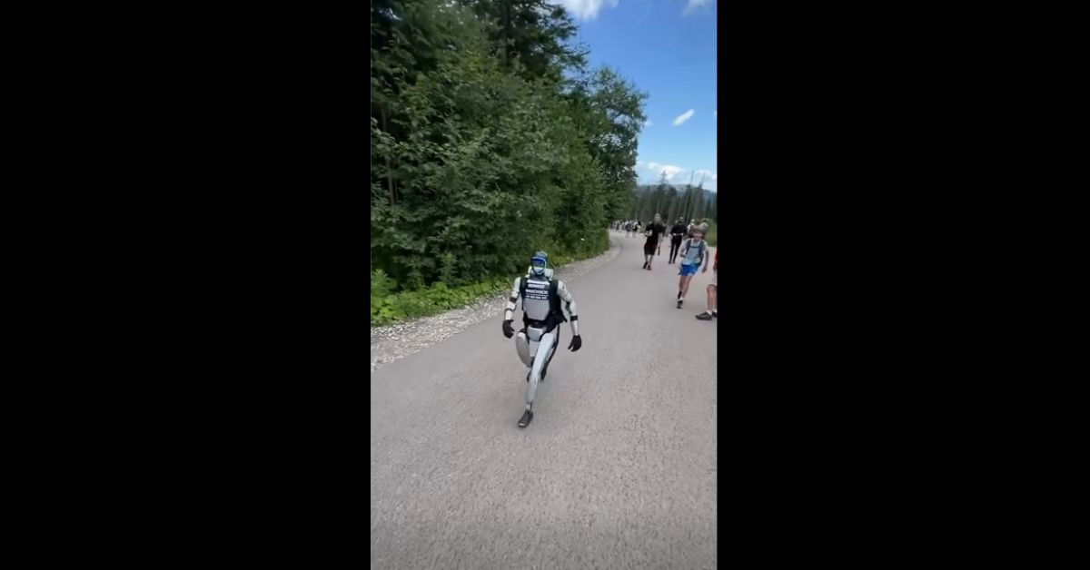 Edward Warchocki, humanoider Roboter, Meerauge, Tatra Polen, virales Video Polen, Touristen Polen, , autonomer Roboter, Wanderweg Meerauge, Polen,