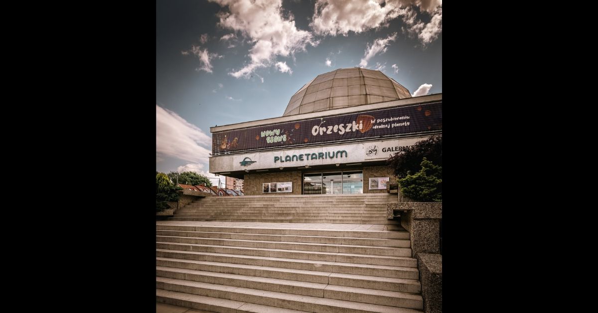 Planetarium Olsztyn, Allenstein Planetarium, Weltraumzentrum Polen, Mondhabitat Polen, Weltraumattraction Polen, Olsztyn Sehenswürdigkeiten, Allenstein Sehenswürdigkeiten, Mondrover Simulator, interaktives Planetarium,