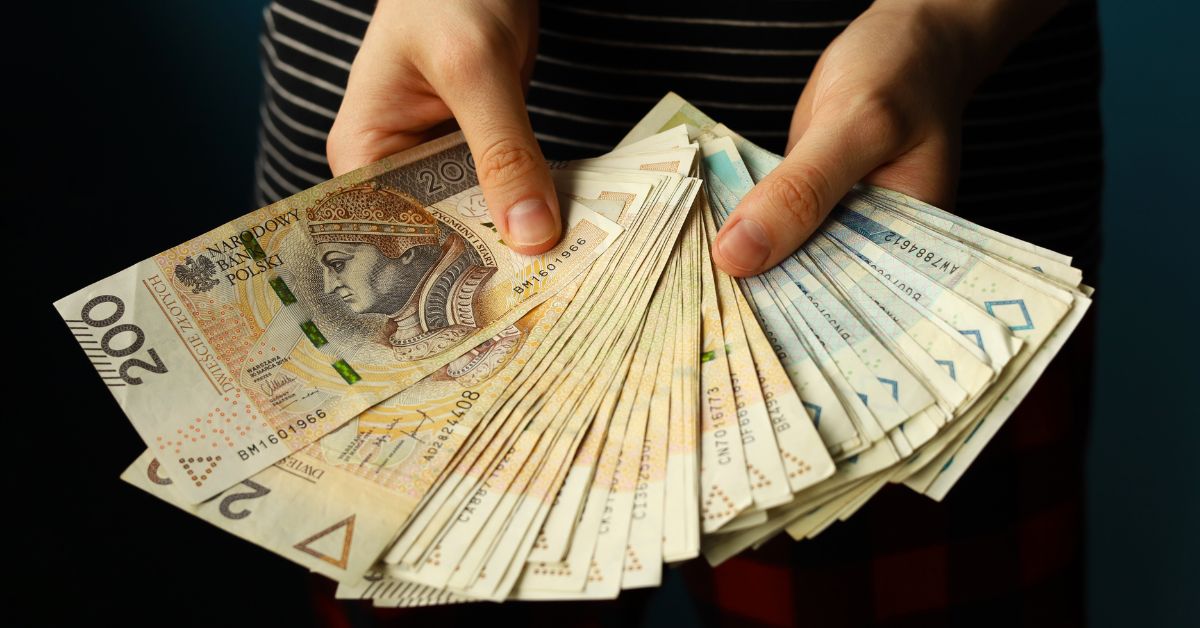 Mindestlohn Polen 2027, Mindestlohn Polen, polnischer Mindestlohn, Mindeststundenlohn Polen, Lohnerhöhung Polen 2027, Gehalt Polen 2027, Arbeitsmarkt Polen, polnische Wirtschaft, Mindestlohn Erhöhung, Arbeitskosten Polen,