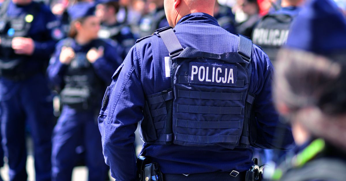 Schulangriffe in Polen, Sicherheit an Schulen in Polen, Polizei Polen, Masowien, Schulschließungen in Polen, Drohungen gegen Schulen, Messerangriff Ostrołęka, Leszczydół-Nowiny, Przasnysz, Internet-Challenge an Schulen, verstärkte Polizeikontrollen, Schulgewalt in Polen, Sicherheitslage in Polen, Angriffe auf Schüler und Lehrer,